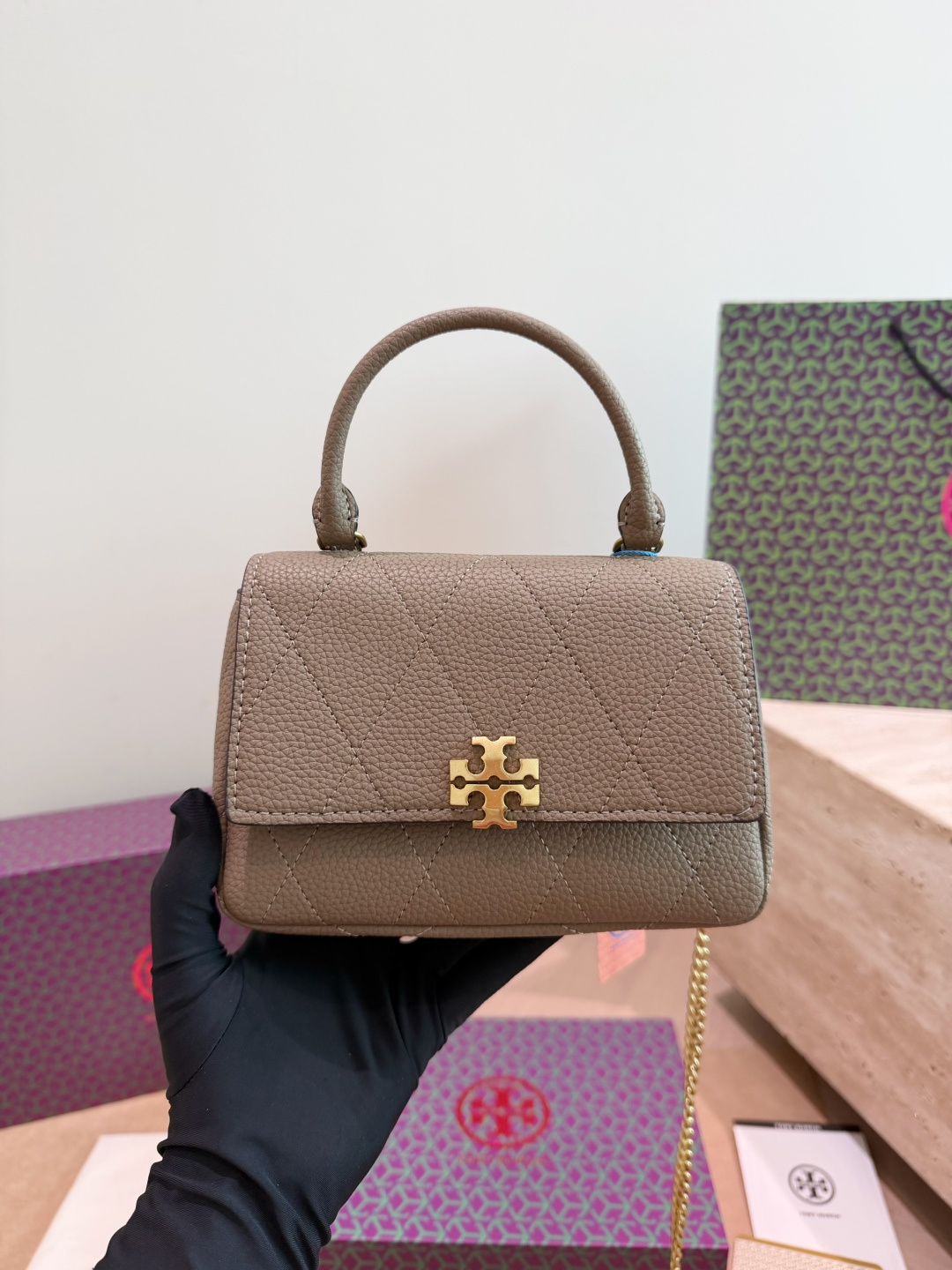 配礼盒 Tory Burch Charlie迷你手提斜挎包 菱格绗缝牛皮｜可手提可斜挎可单肩 ▫️尺寸：17.5&times;12&times;6cm